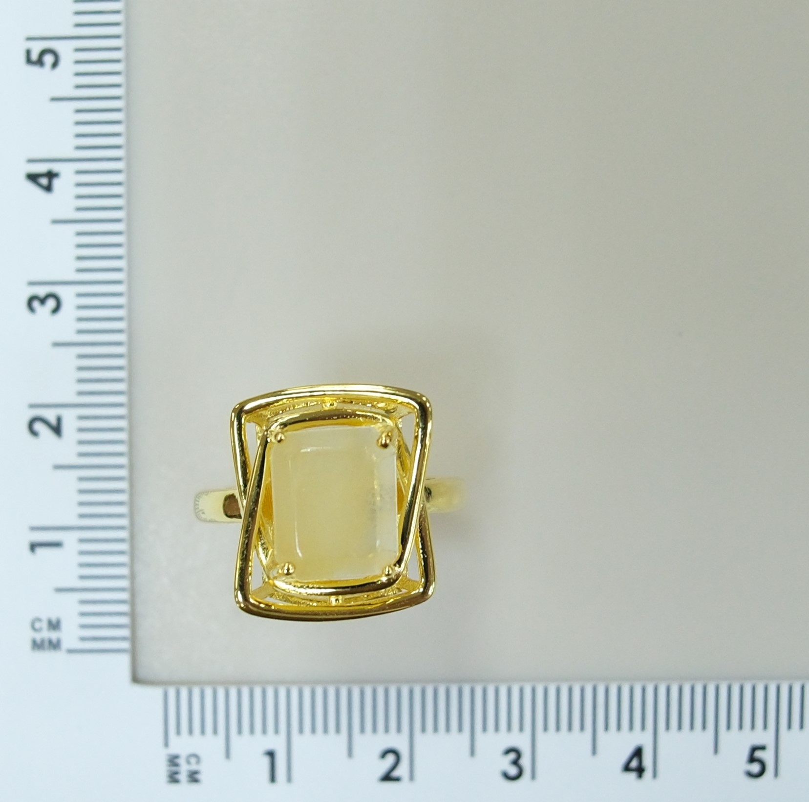 Серебряное кольцо с желтым бериллом